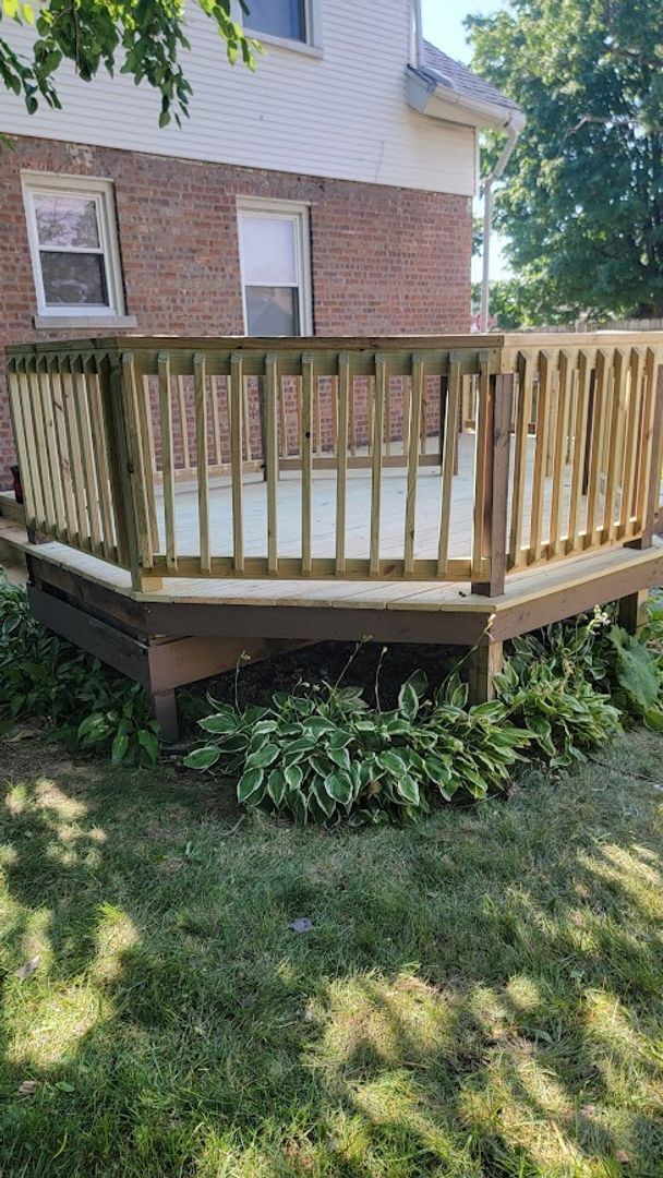 Building Photo - Spacious 4-5 Bedroom, 2-Bath Corner Lot Ho...