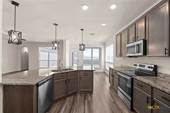Building Photo - 9818 Kensley Rose Dr