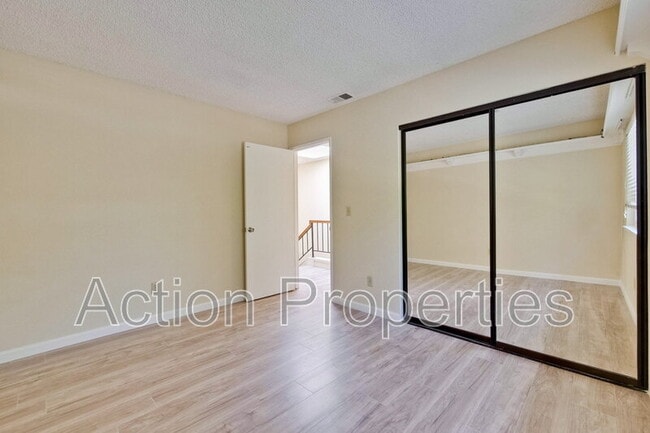 Building Photo - 1999 Garden Bing Cir