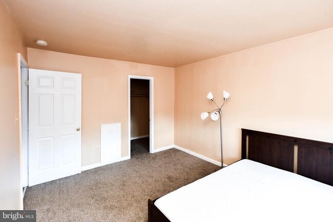 Building Photo - 5005 D St SE