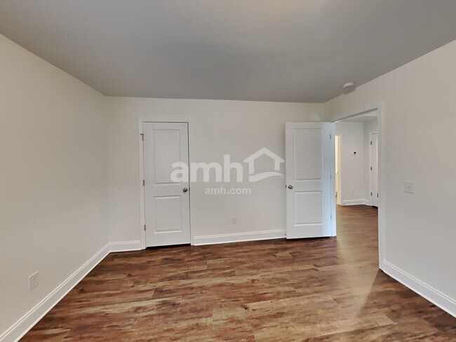 Building Photo - 5949 Hagar Vly Dr
