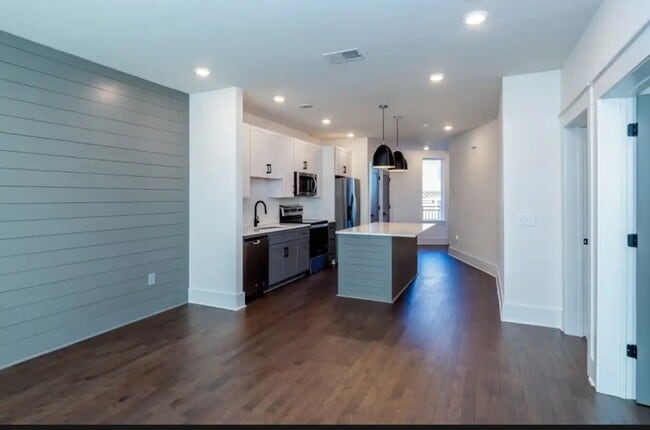 Building Photo - Charming 1BR/1BA home in vibrant East Nashville!