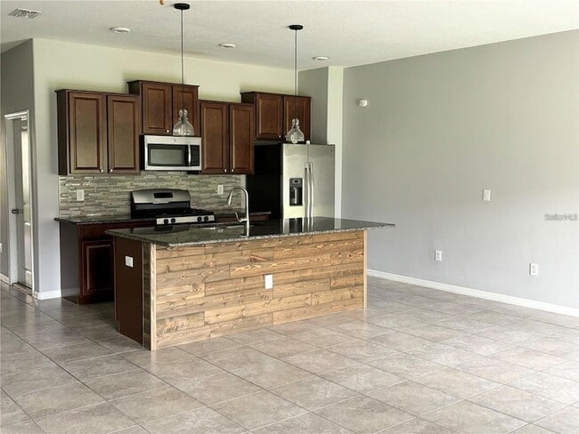 Building Photo - 16958 Storyline Dr