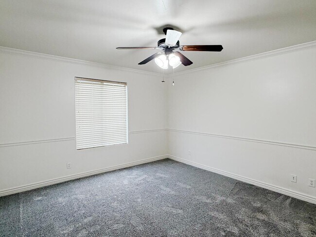 Building Photo - 496 S 2150 W