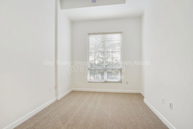 Building Photo - 711 Cosmopolitan Dr NE