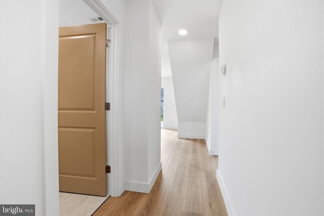 Building Photo - 20 Redbrook Ln