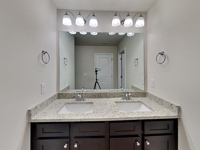 Building Photo - 123 Wayne Ln