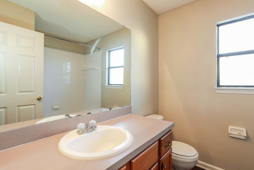 Building Photo - 1729 Glen Laurel Dr