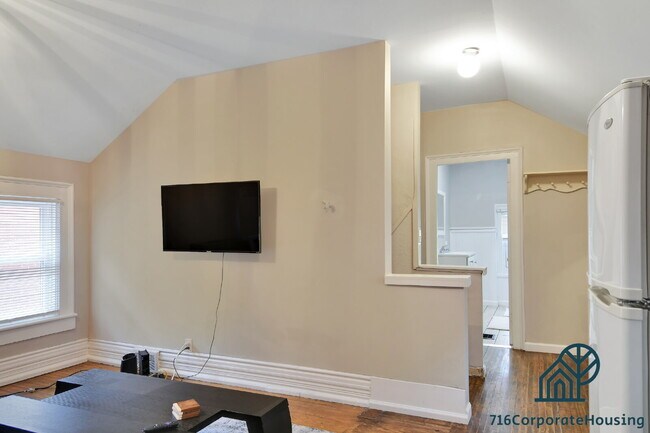 Building Photo - Furnished 1-Bedroom Upper Apartment on Prospect Ave