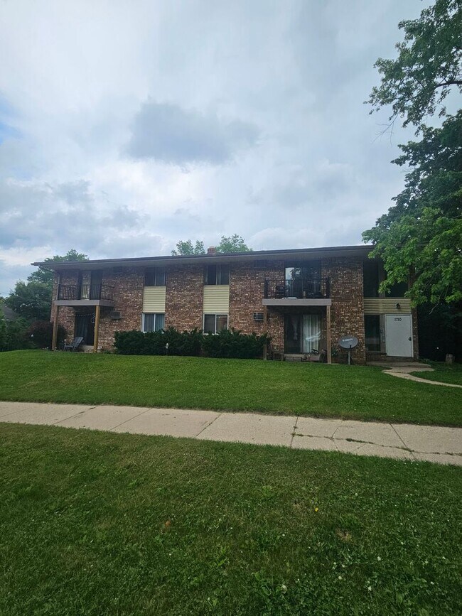 Building Photo - 1710 Elder St. (10 Unit)