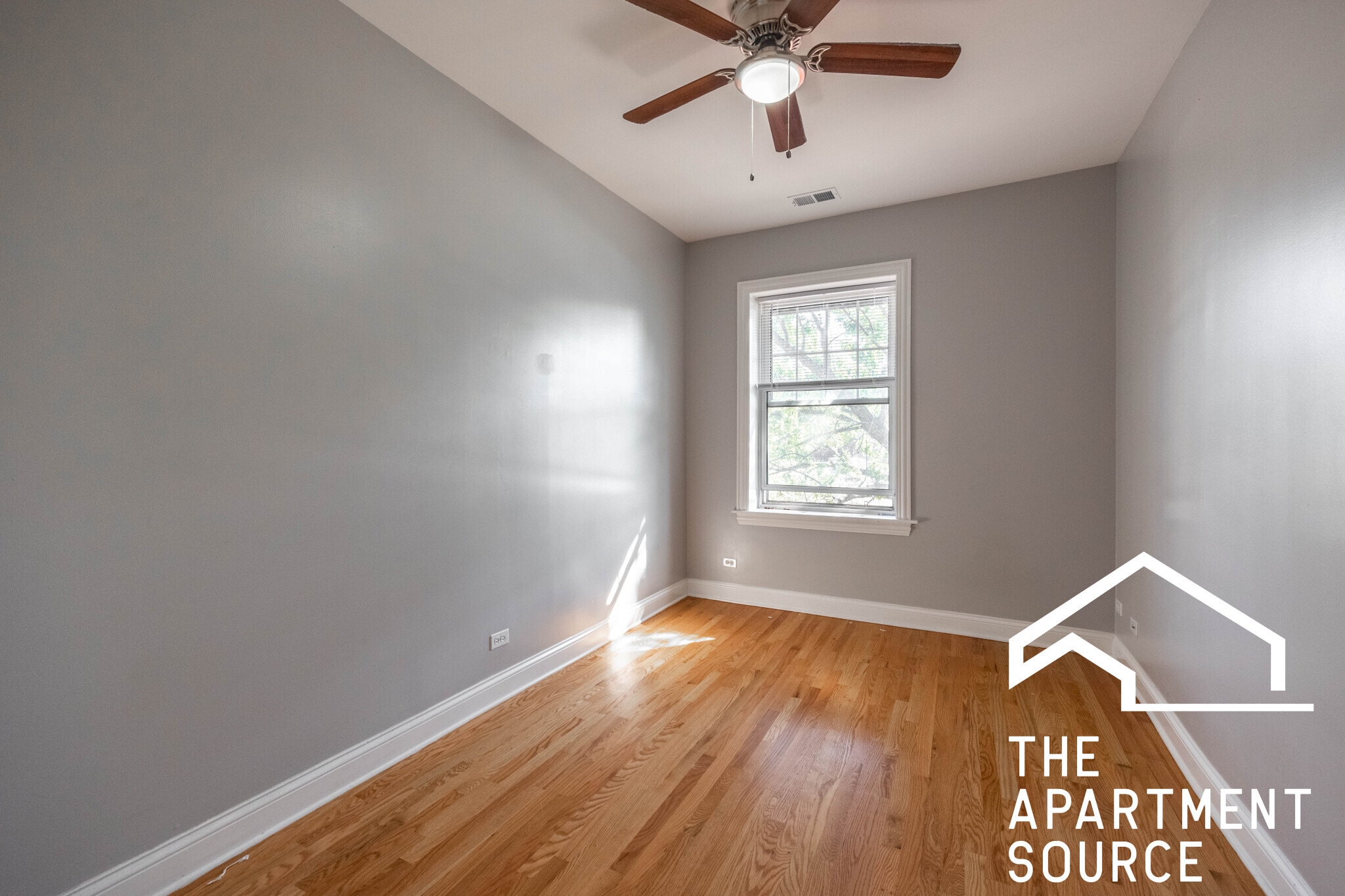 Building Photo - 4452 N Sheridan Rd