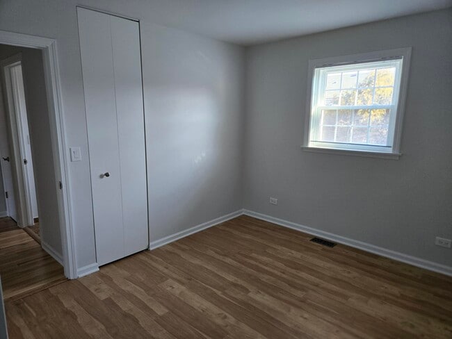 Building Photo - 2136 Rugen Rd