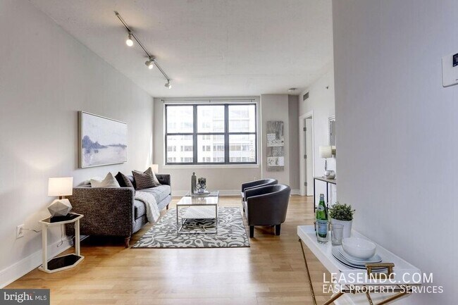 Building Photo - 809 6th St NW