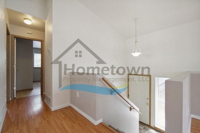 Building Photo - 4 Bedroom 2 Bathroom Home with Attached 2 ...