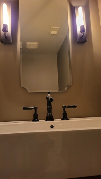 Building Photo - 348 New Market Ct