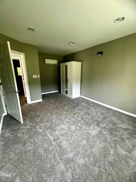 Bedroom 1 - 21560 Quaker Rd