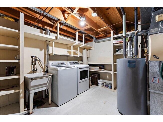 Building Photo - 4218 Sylvia Ln S