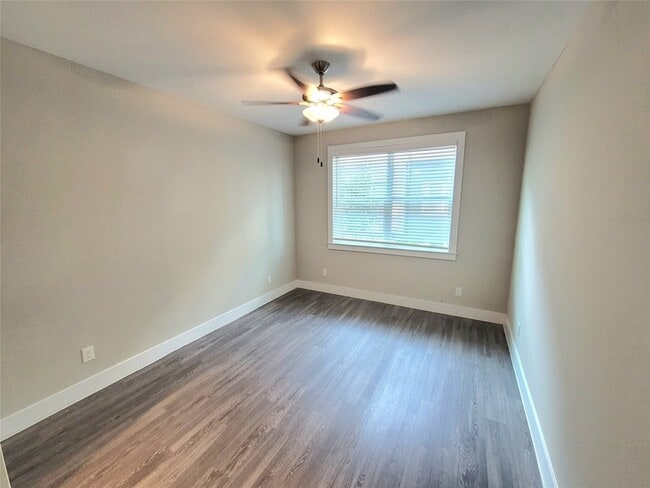Building Photo - 1620 Oak Tree Dr