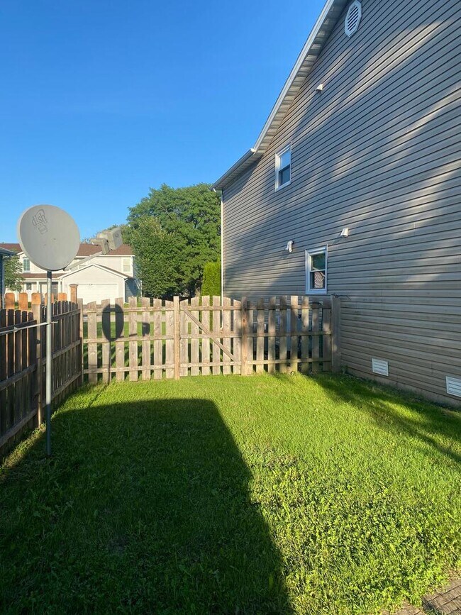 Building Photo - 1102 Southbridge Ln