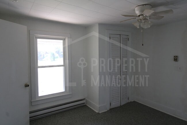 Building Photo - 3 Bedroom & 1 Bath Home