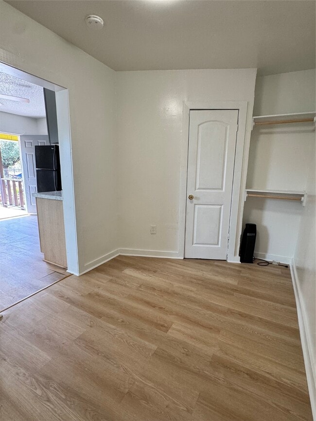 Building Photo - 521 Rosamond St