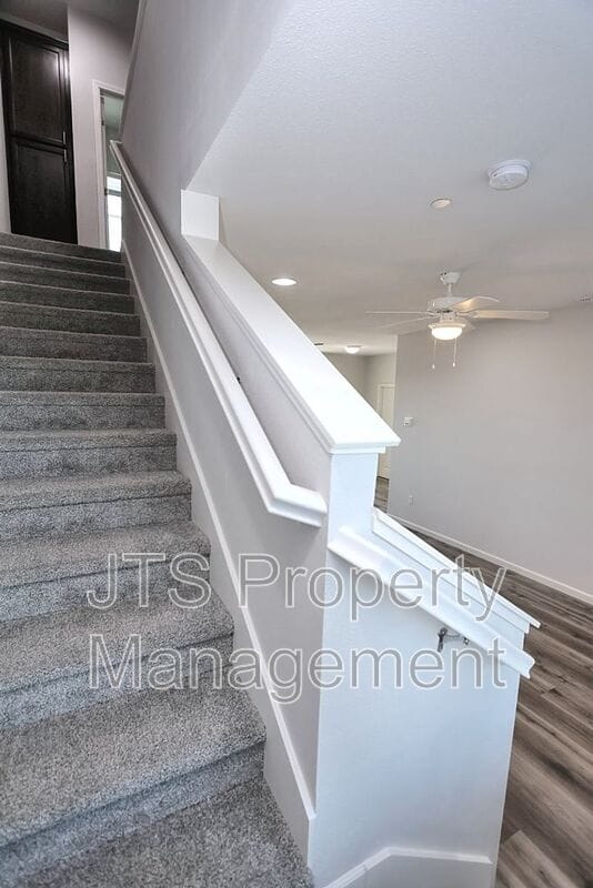 Building Photo - 5 Oak Manor Way