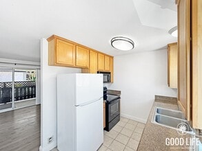 Building Photo - Beautiful 1BD/1BA W/ Reserved Parking and In-Unit Laundry in North Park!