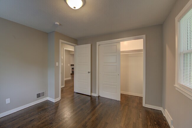 Building Photo - 4413 N Grand Ave