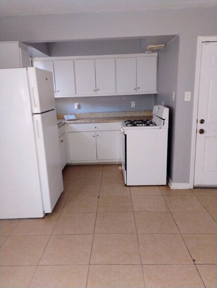 Building Photo - 8630 Corlett Dr