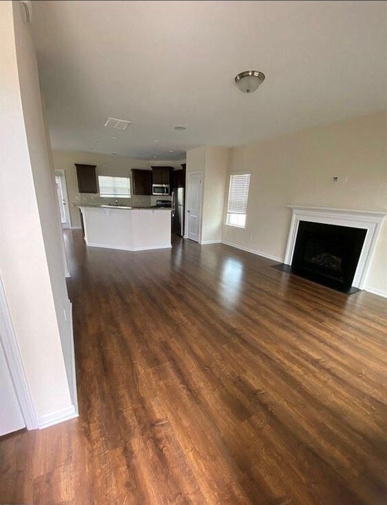 Building Photo - 305 Castleton Cir