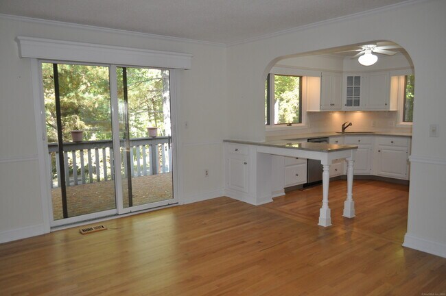 Building Photo - 59 Byron Dr