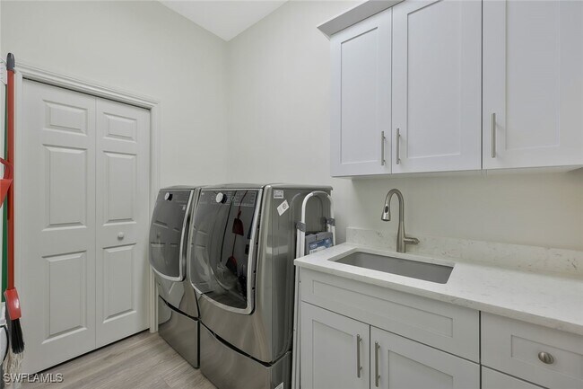 Building Photo - 831 Sailaway Ln