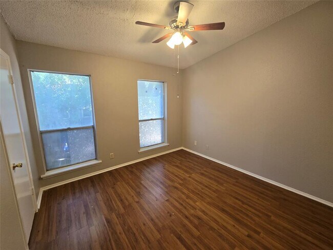 Building Photo - 3824 Southway Dr