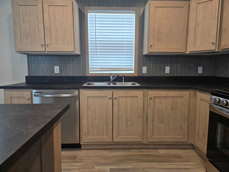 Building Photo - 52792 S Zacharias Ct