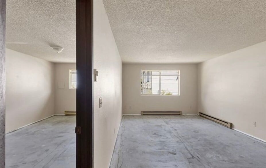 Building Photo - 2333 Main St