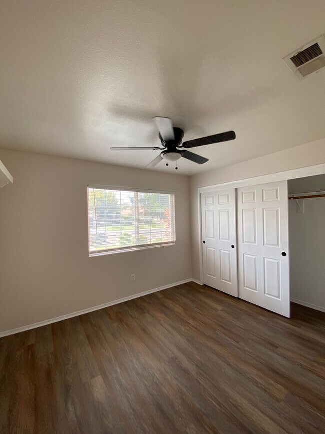 Building Photo - Silver Creek Beauty