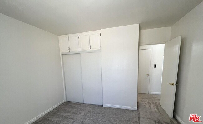 Building Photo - 14202 Delano St
