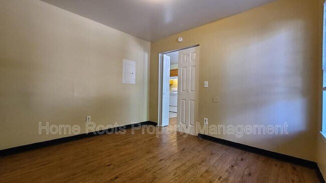 Building Photo - 1706 S Powell St