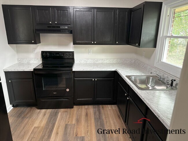 Building Photo - Beautifully Remodeled 3-Bedroom, 1-Bathroom House