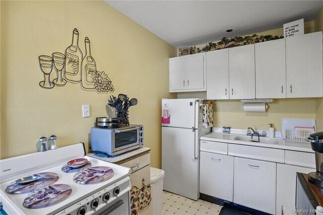 Building Photo - 4 Montgomery Rd