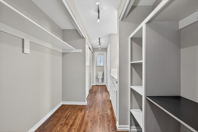 Building Photo - 985 Corona St