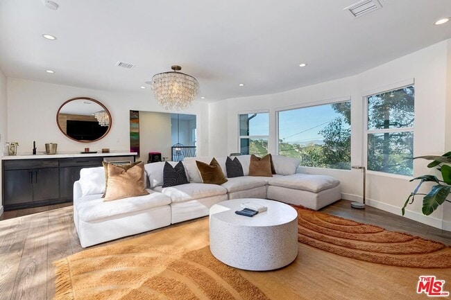 Building Photo - 3350 Coy Dr