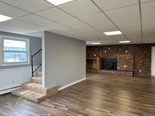 Building Photo - 502 2nd St