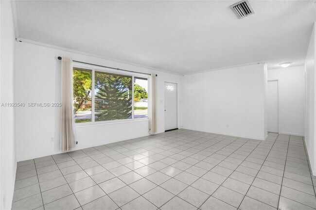 Building Photo - 601 SW 64th Pkwy