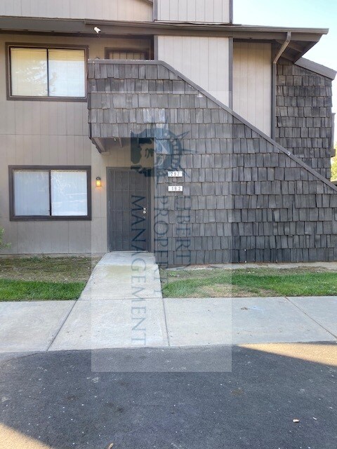 Building Photo - 1190 S Winery Ave