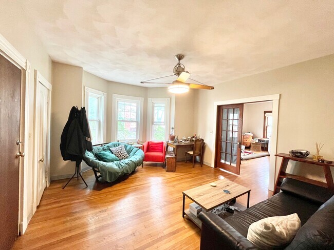 Primary Photo - 48 Kent St