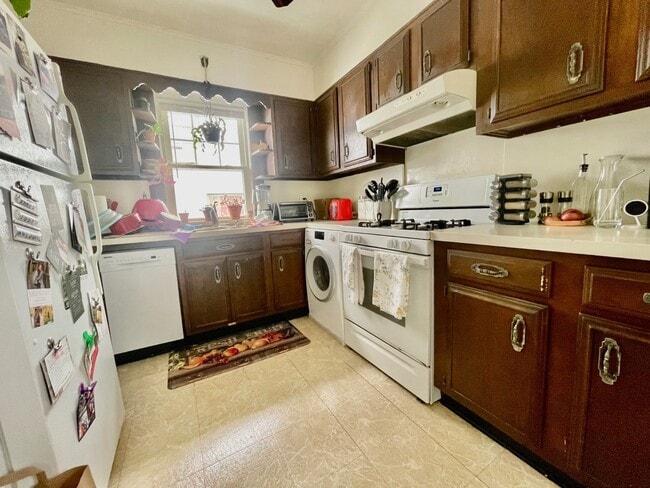 Building Photo - 31 Midland Ave