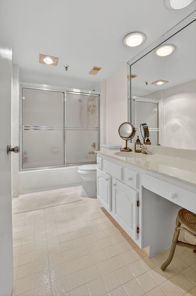 Building Photo - 6805 Willow Wood Dr