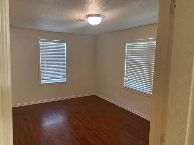 Building Photo - 540 Magnolia St
