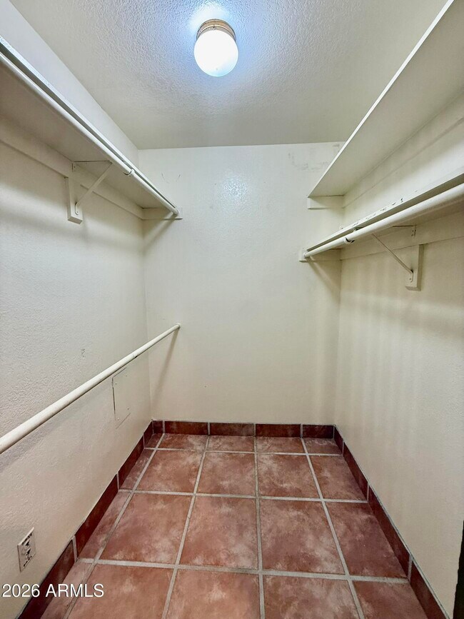 Building Photo - 4303 E Cactus Rd